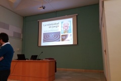 Conferencia la Relatividad en juego